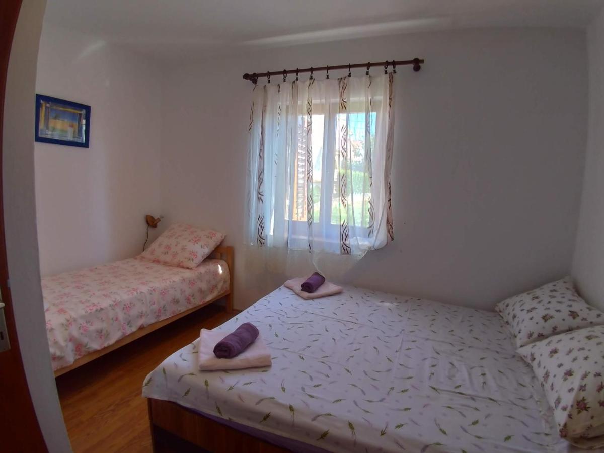 Apartment Njivice 15904B ภายนอก รูปภาพ