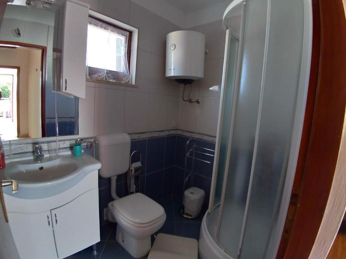 Apartment Njivice 15904B ภายนอก รูปภาพ
