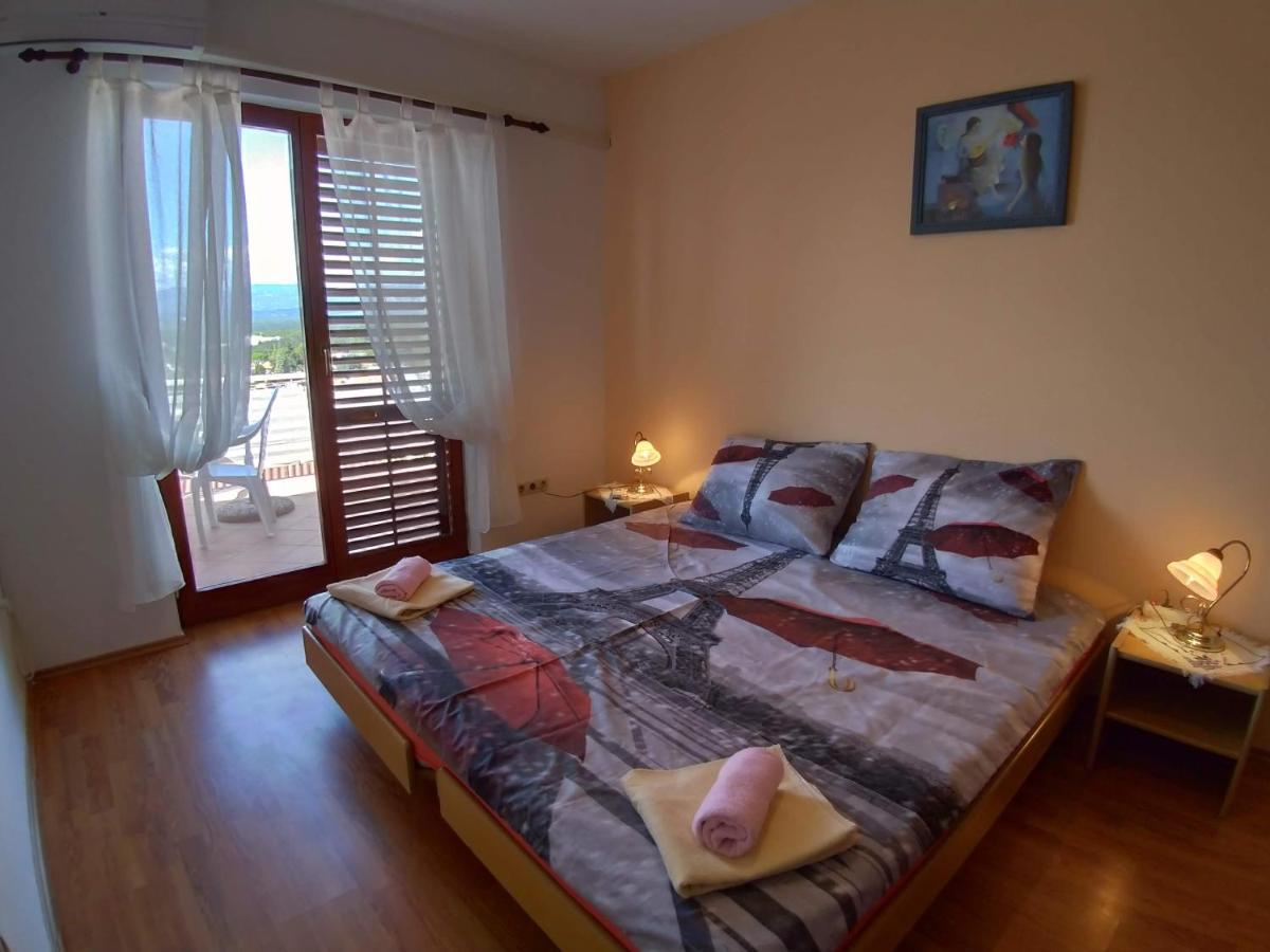 Apartment Njivice 15904B ภายนอก รูปภาพ